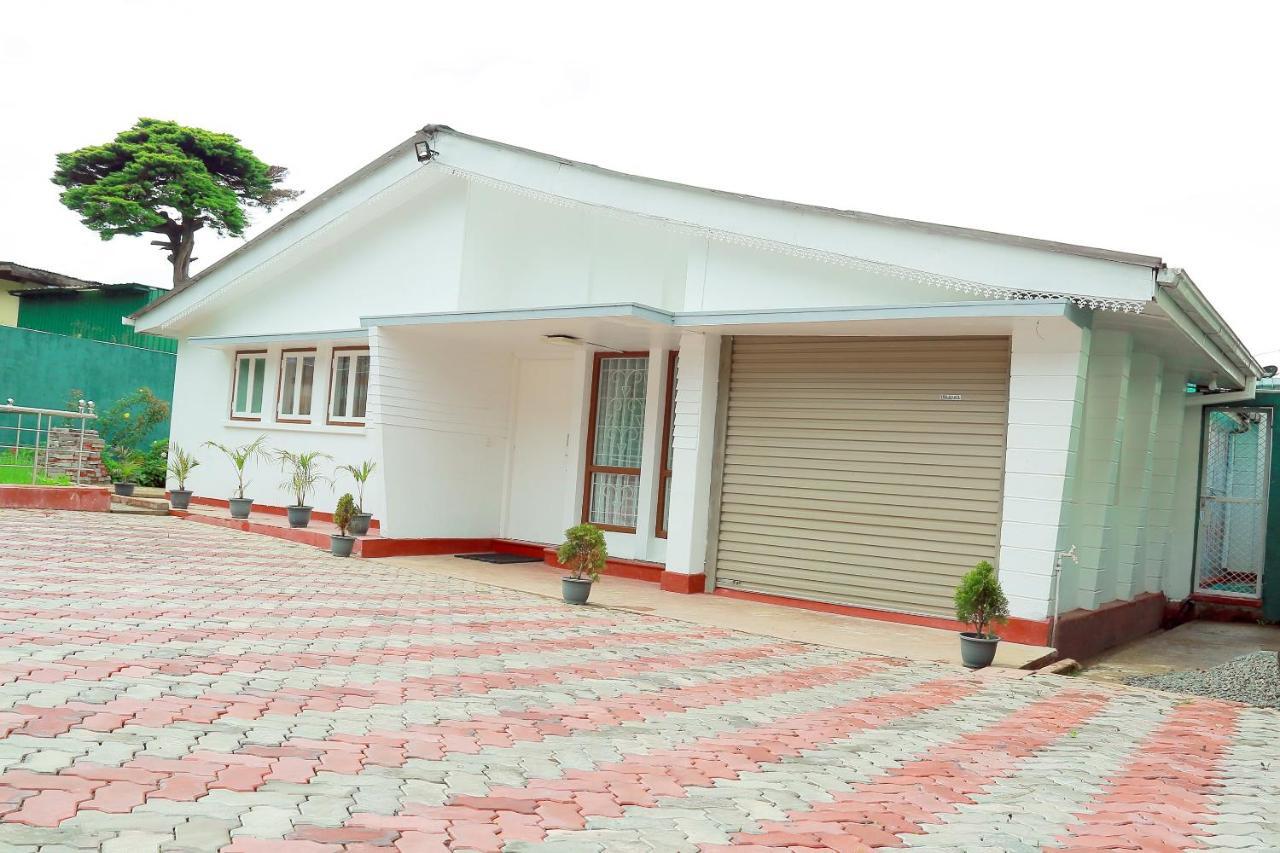 Oyo 238 Selva'S Guest House Nuwara Eliya Exterior foto